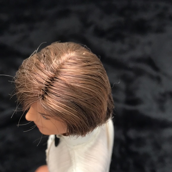 Ken doll, fully dressed with articulated elbows. - Picture 8 of 9